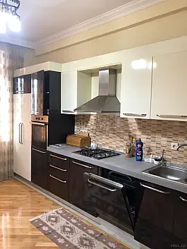 Kirayə verilir 3 otaqlı mənzil 130 m²