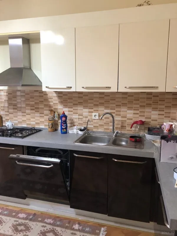 Kirayə verilir 3 otaqlı mənzil 130 m²