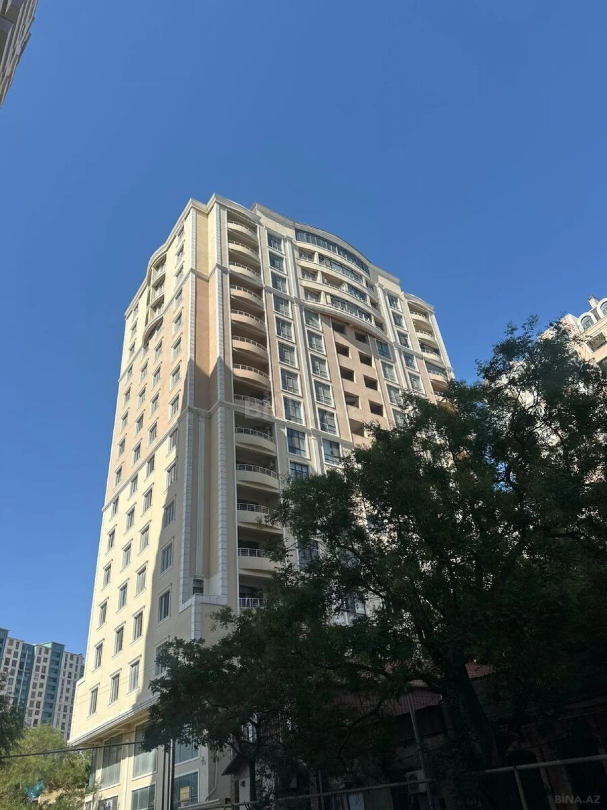 Satılır 3 otaqlı mənzil 126 m²