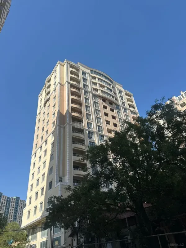 Satılır 3 otaqlı mənzil 126 m²