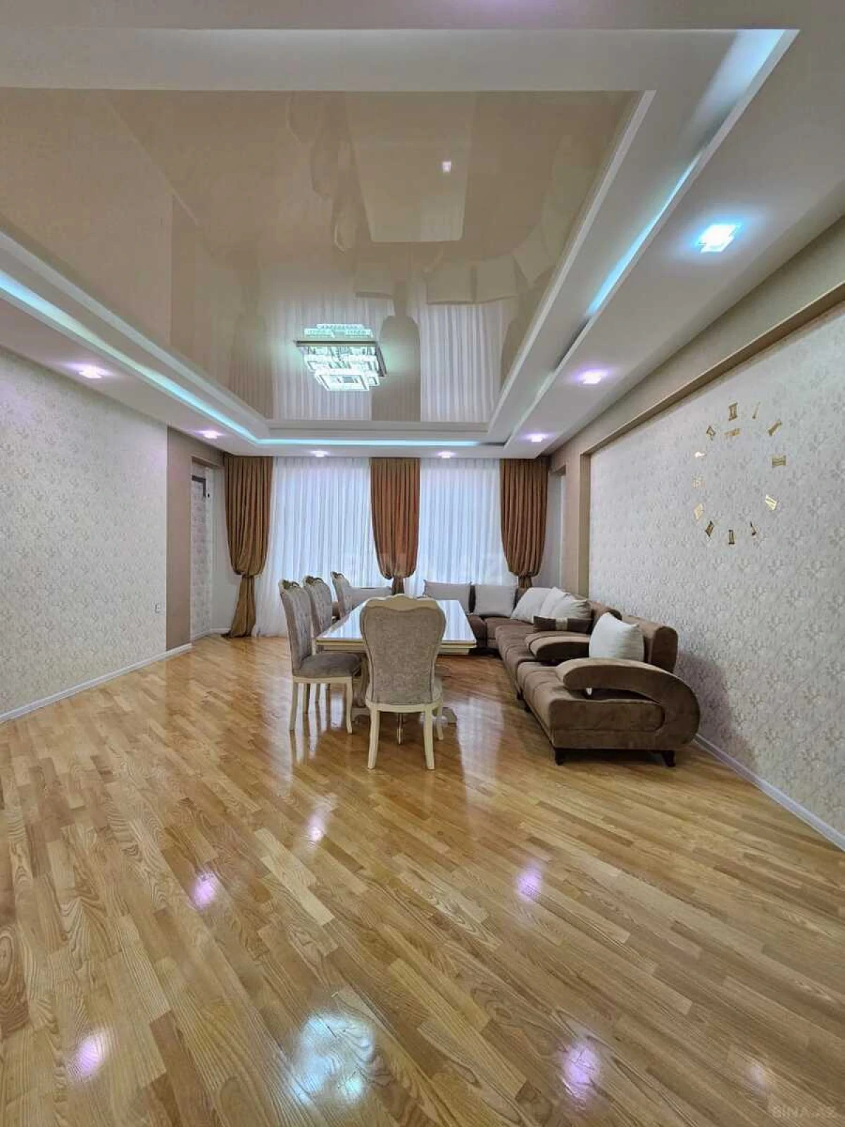 Kirayə verilir 3 otaqlı mənzil 150 m²