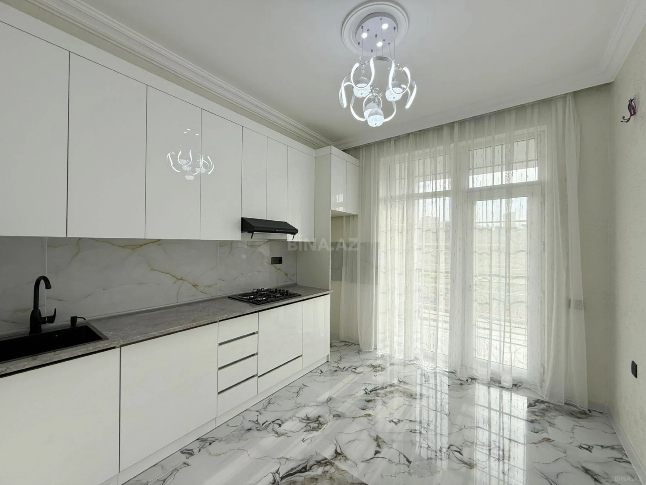Satılır 3 otaqlı mənzil 110 m²