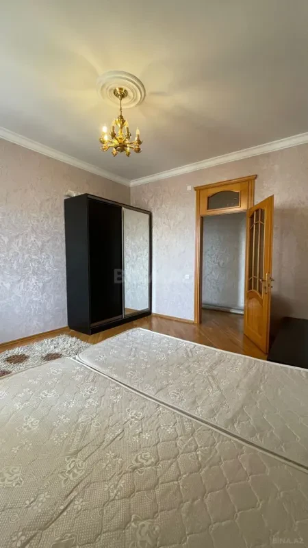 Kirayə verilir 3 otaqlı mənzil 130 m²