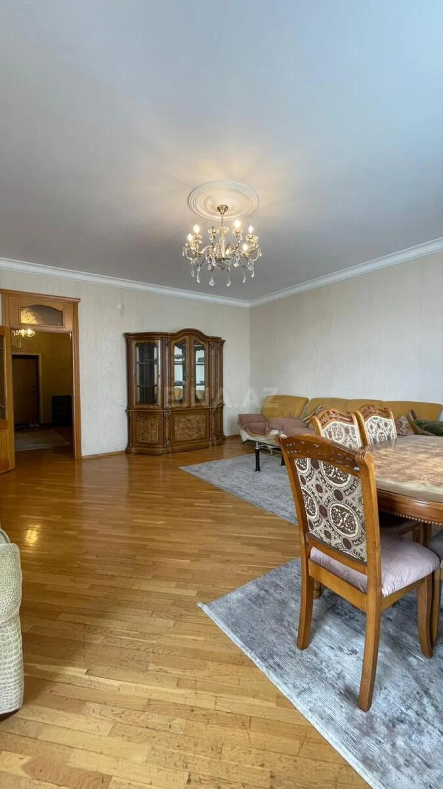 Kirayə verilir 3 otaqlı mənzil 130 m²