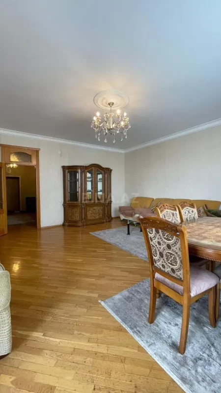 Kirayə verilir 3 otaqlı mənzil 130 m²