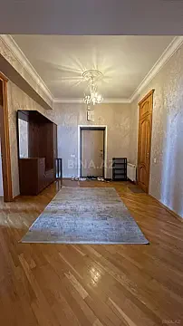 Kirayə verilir 3 otaqlı mənzil 130 m²