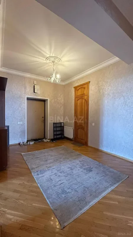 Kirayə verilir 3 otaqlı mənzil 130 m²