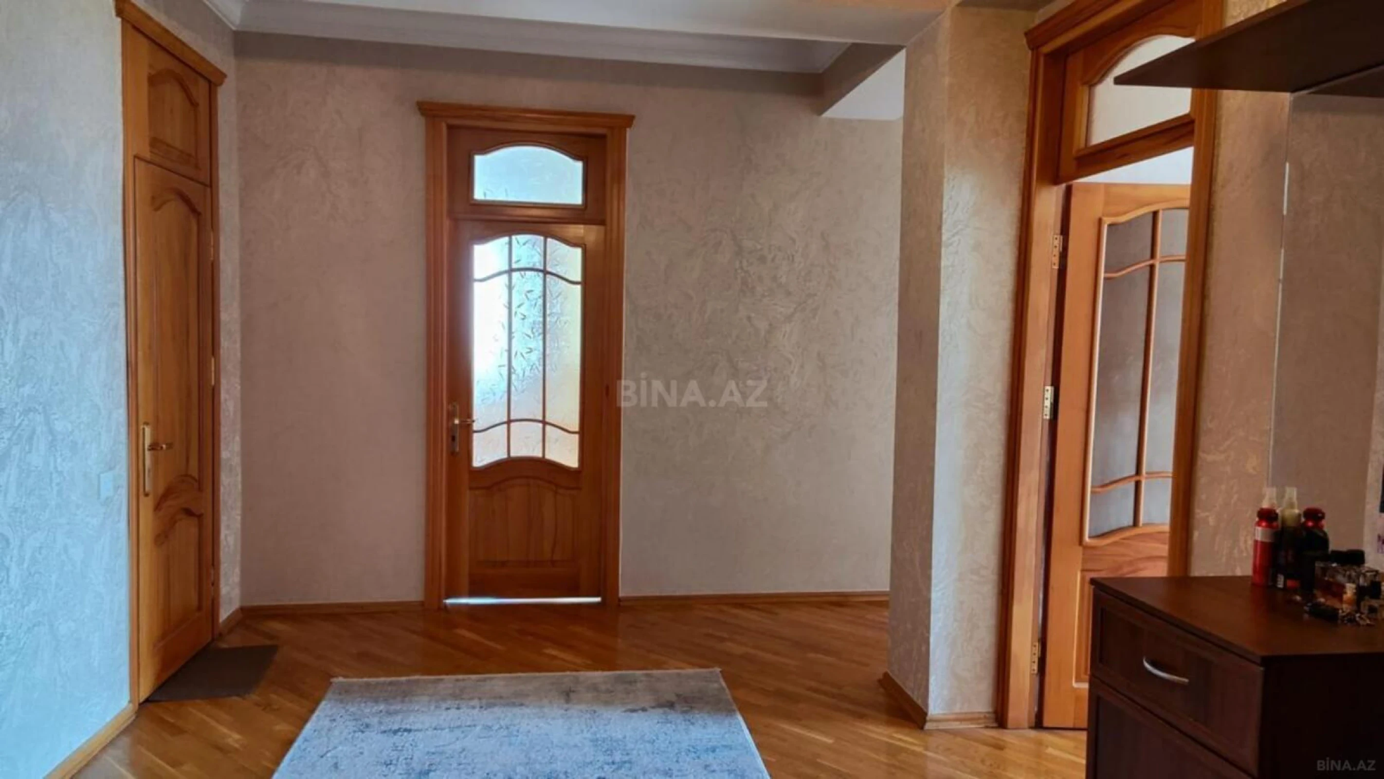 Kirayə verilir 3 otaqlı mənzil 130 m²