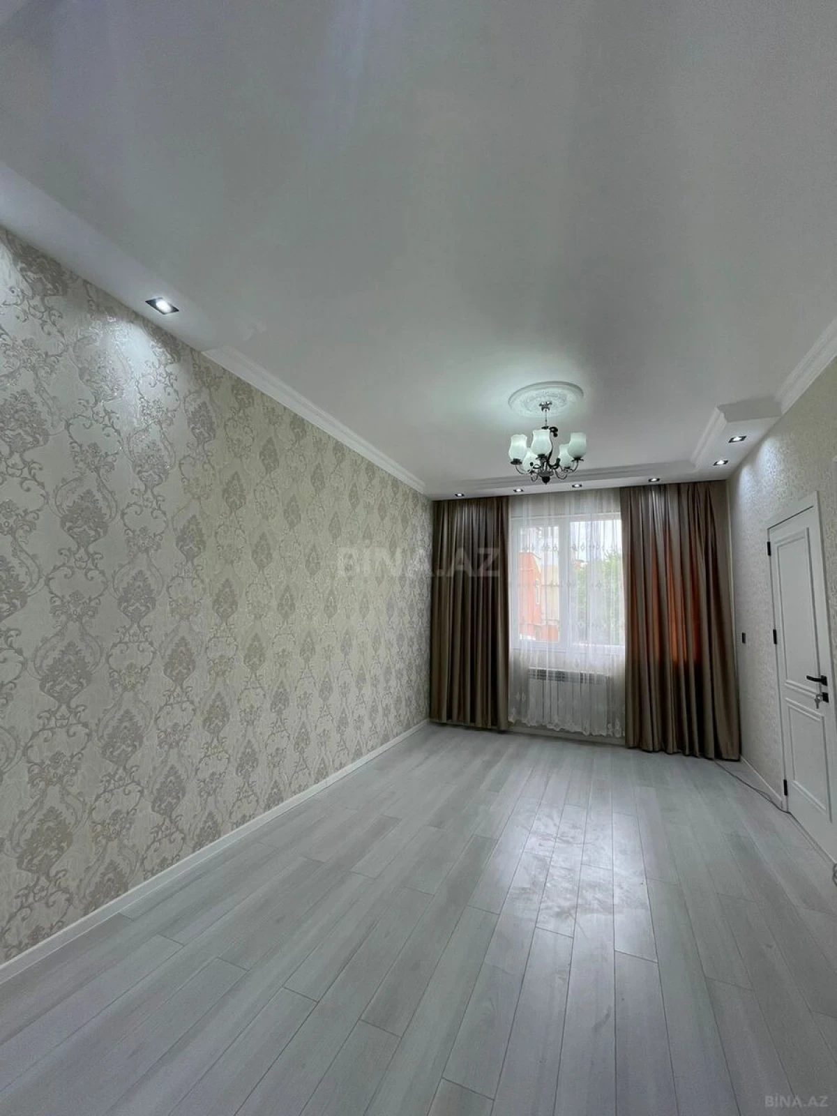 Satılır 2 otaqlı mənzil 65 m²