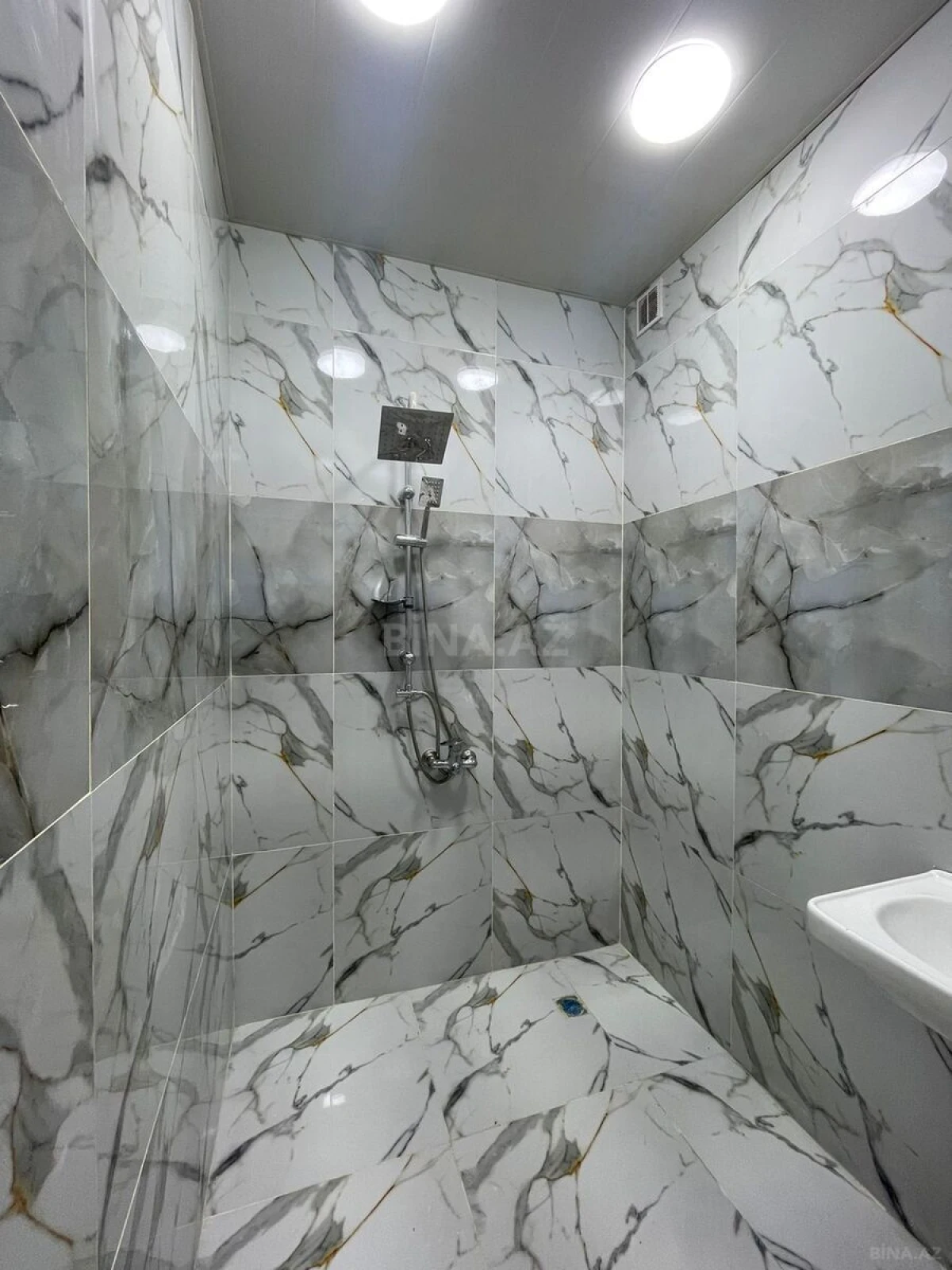 Satılır 2 otaqlı mənzil 65 m²