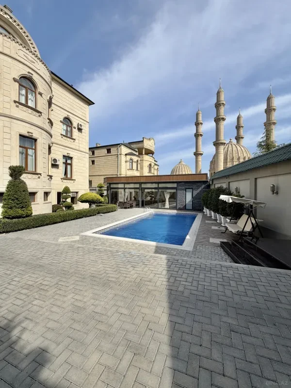 Satılır 7 otaqlı həyət evi 1280 m²