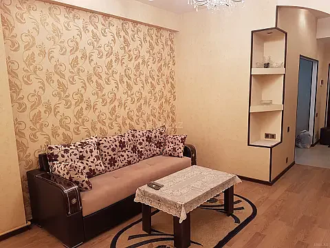 Kirayə verilir 2 otaqlı mənzil 80 m²