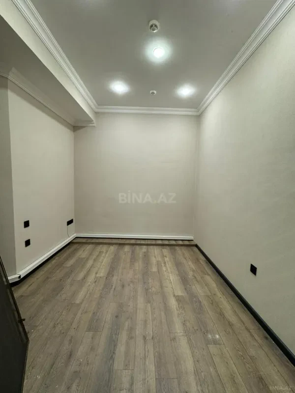 Satılır 5 otaqlı ofis 330 m²