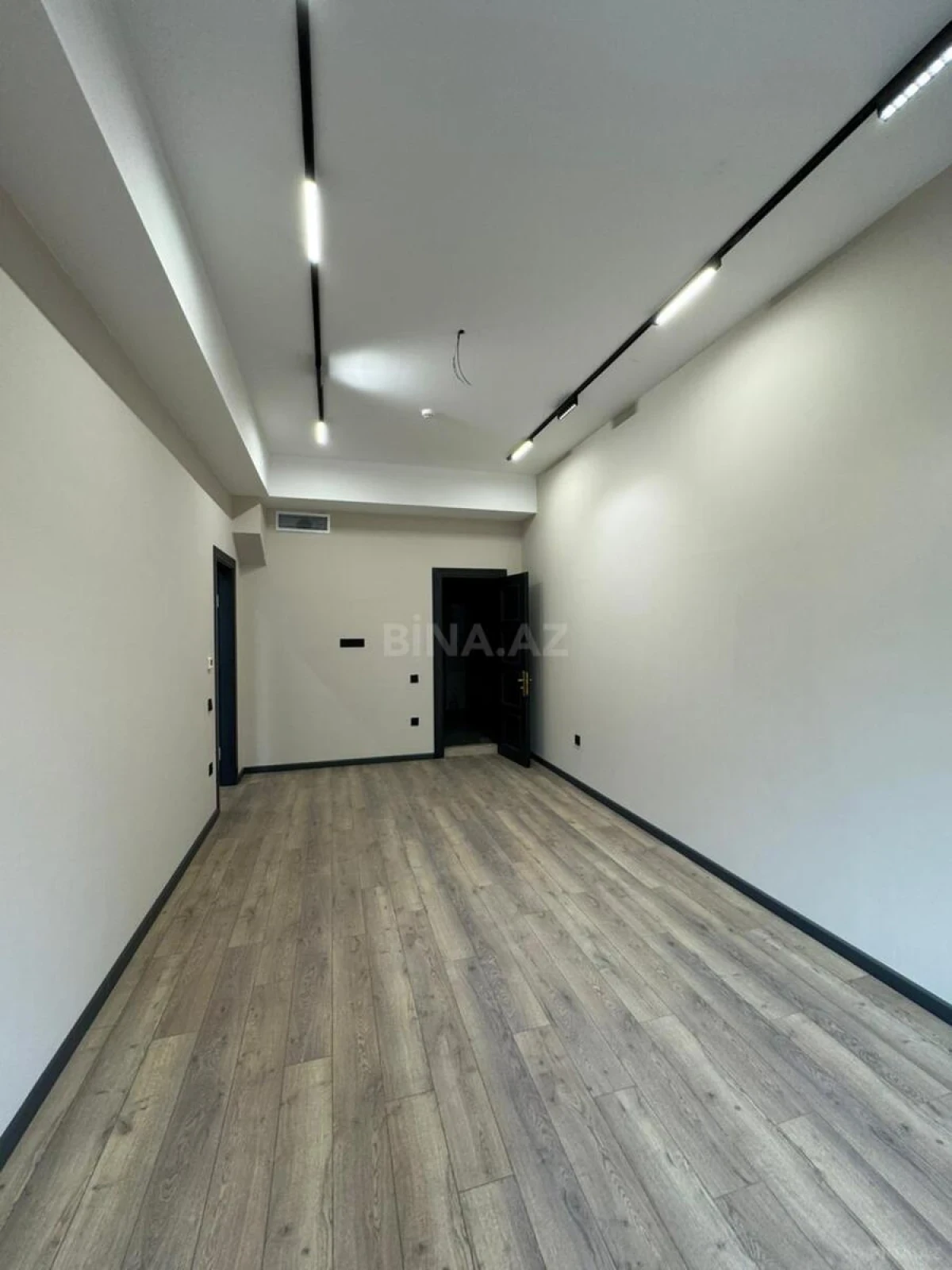 Satılır 5 otaqlı ofis 330 m²