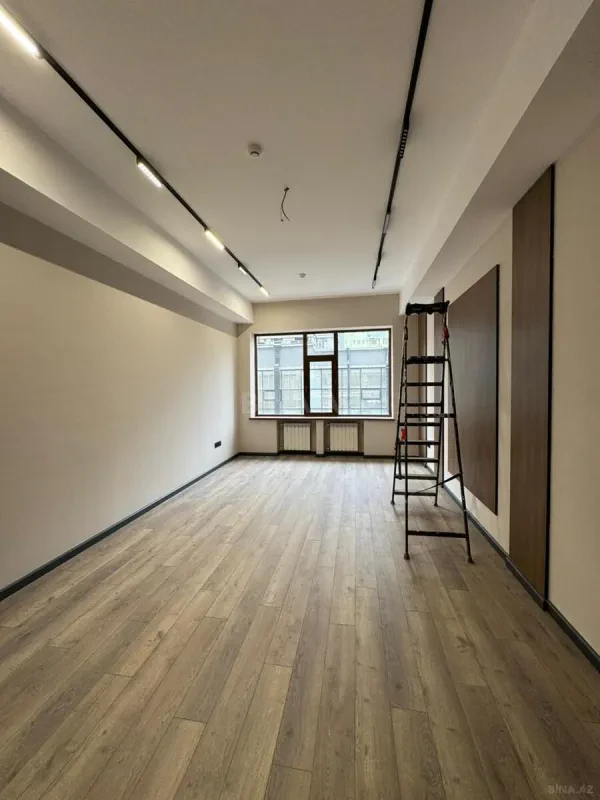 Satılır 5 otaqlı ofis 330 m²