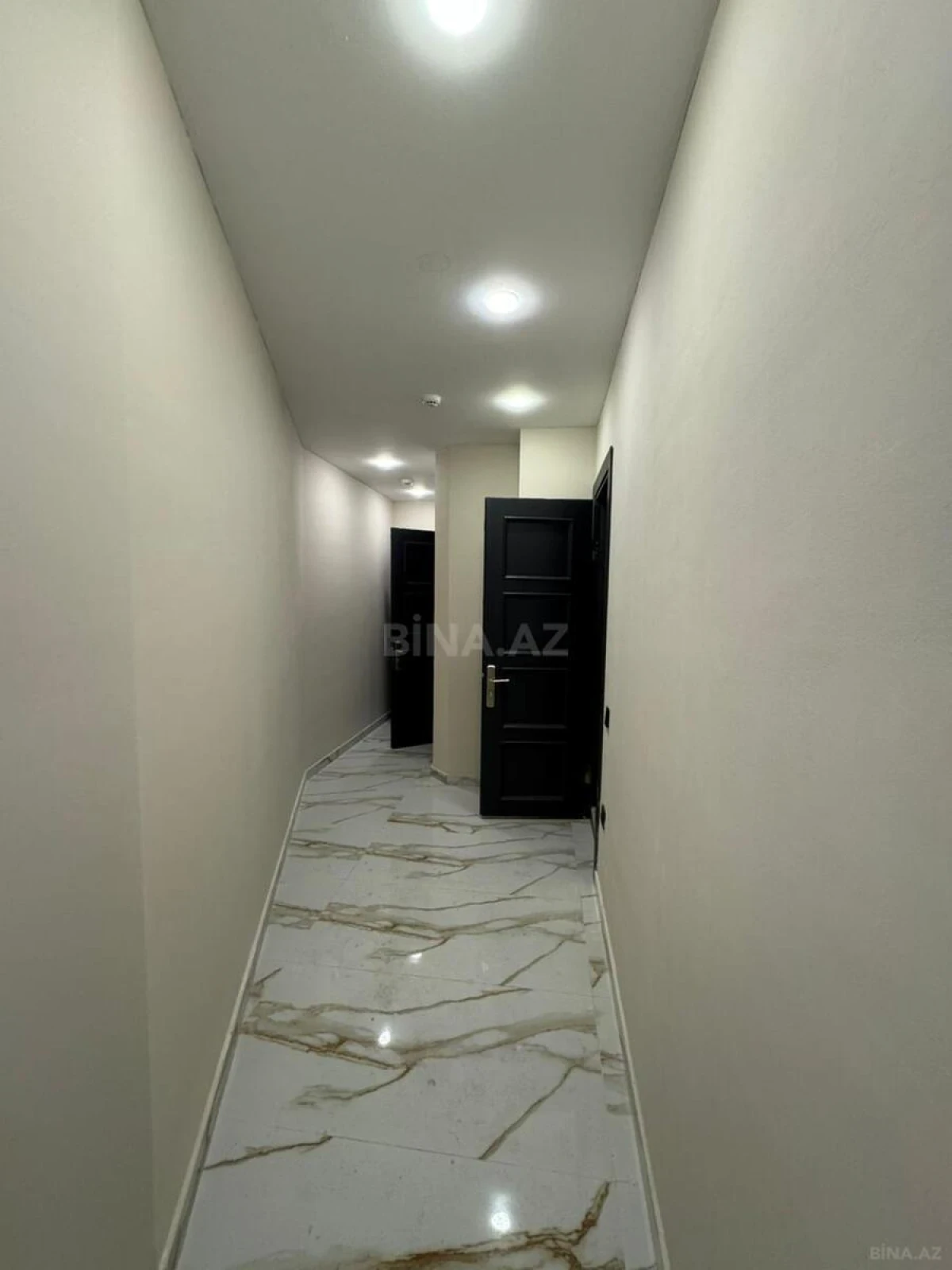 Satılır 5 otaqlı ofis 330 m²