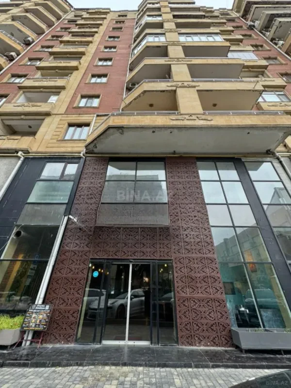 Satılır 5 otaqlı ofis 330 m²