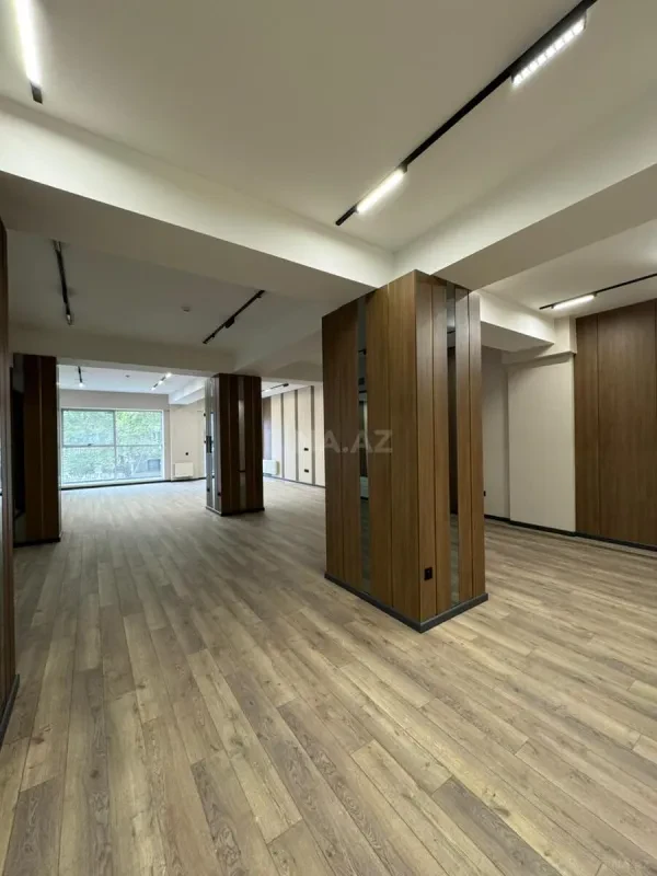 Satılır 5 otaqlı ofis 330 m²