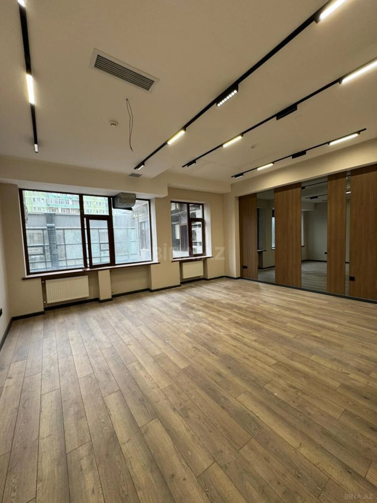 Satılır 5 otaqlı ofis 330 m²