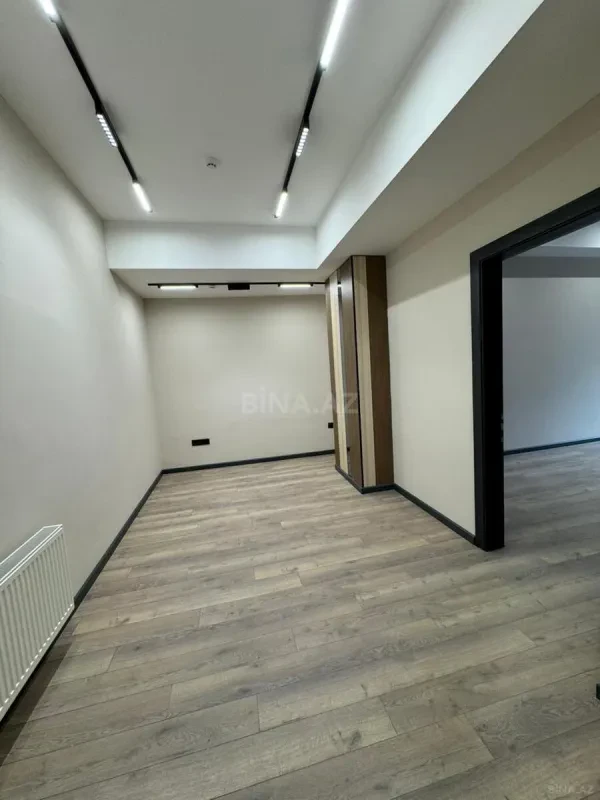 Satılır 5 otaqlı ofis 330 m²