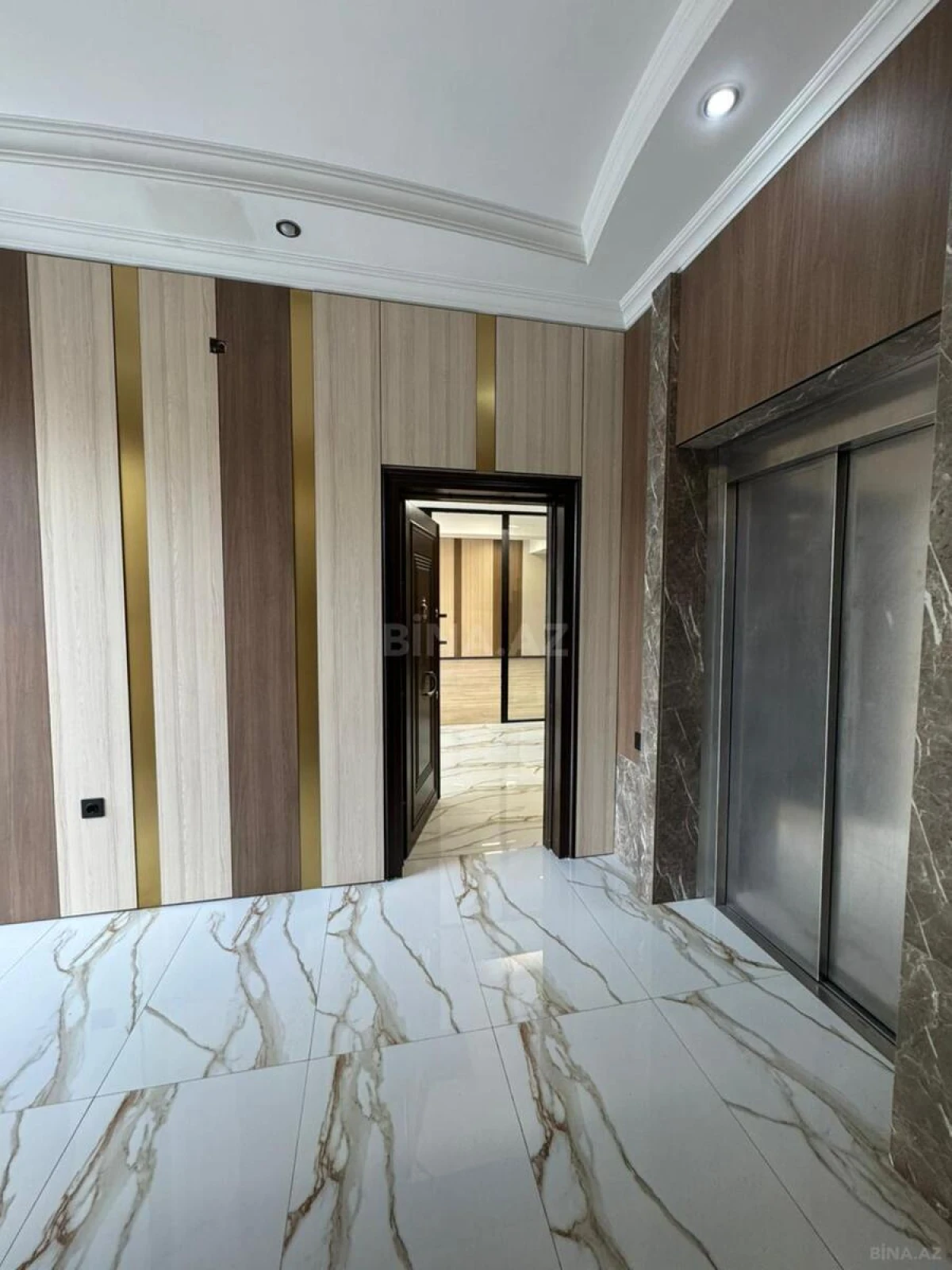 Satılır 5 otaqlı ofis 330 m²