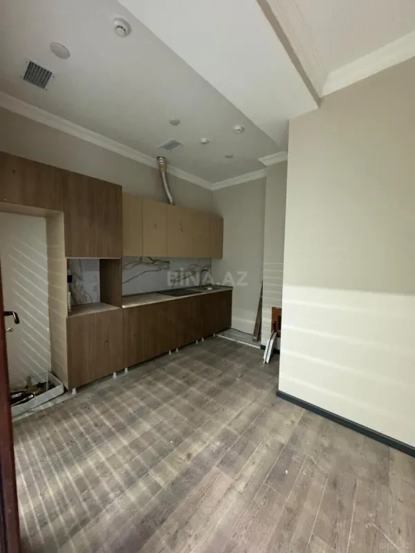 Satılır 5 otaqlı ofis 330 m²