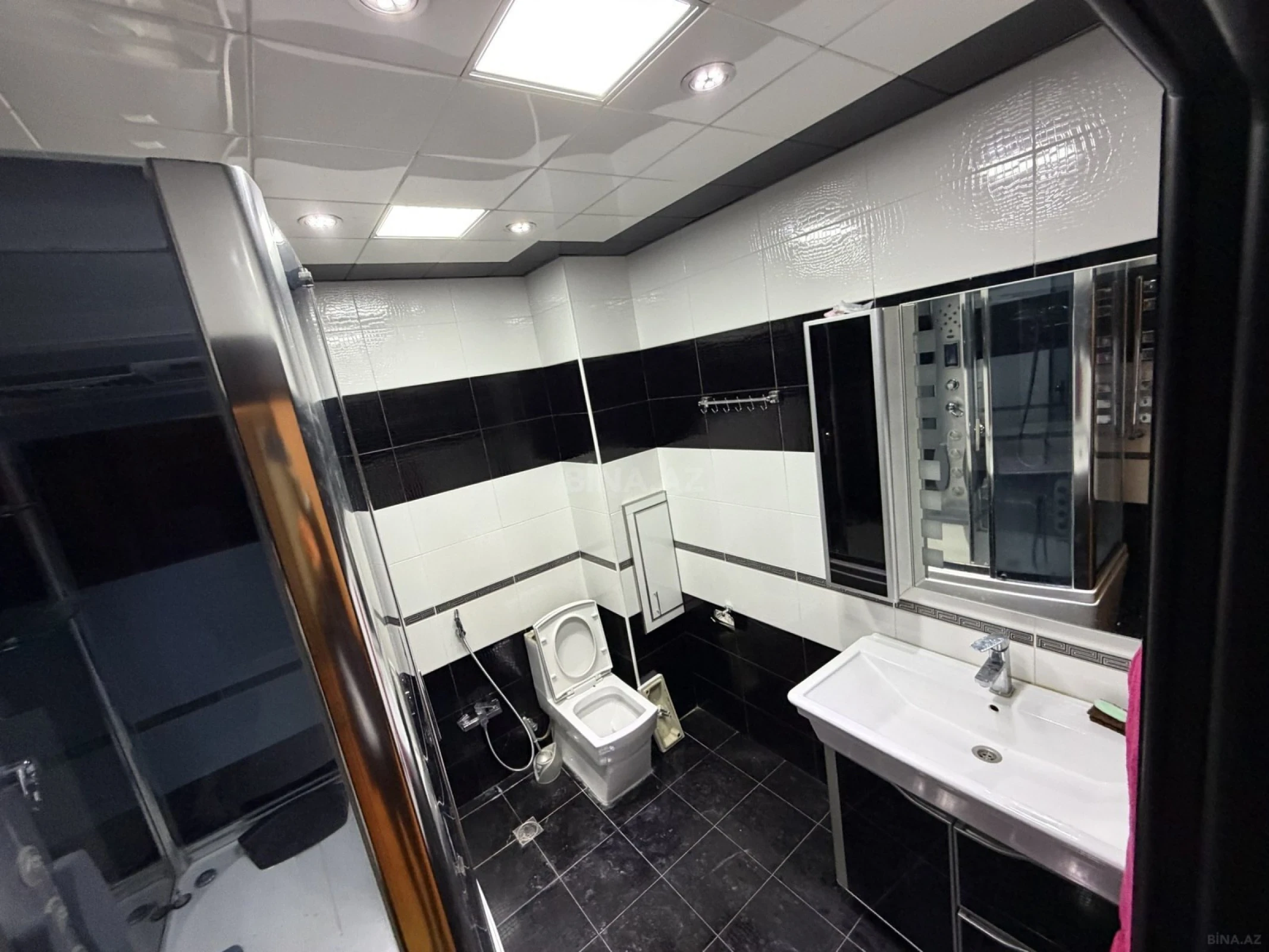 Kirayə verilir 3 otaqlı mənzil 127 m²