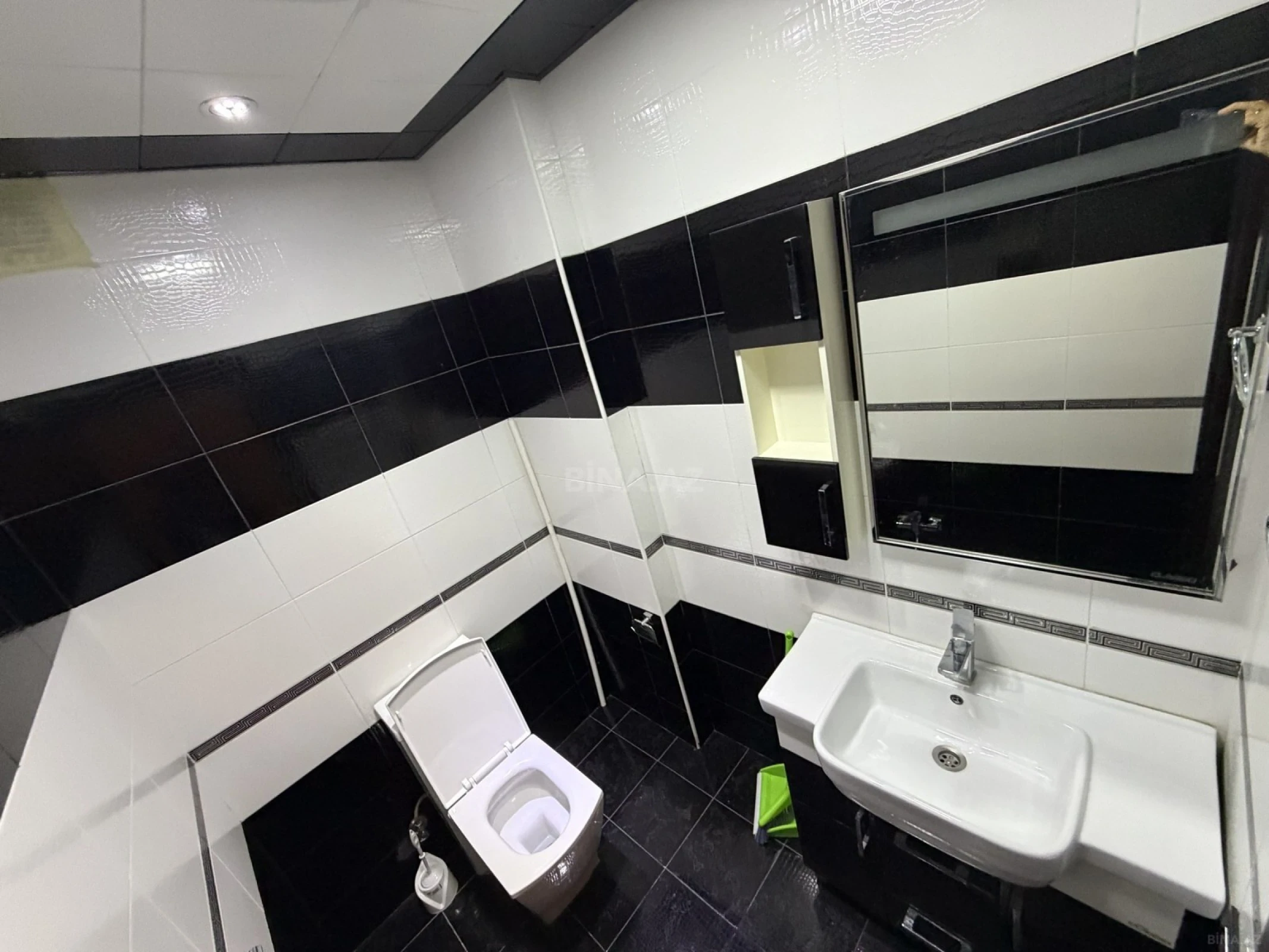 Kirayə verilir 3 otaqlı mənzil 127 m²