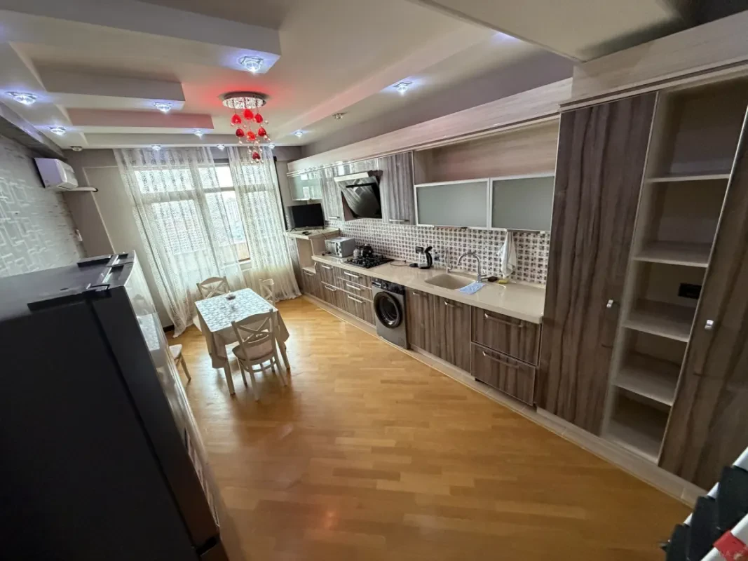 Kirayə verilir 3 otaqlı mənzil 127 m²