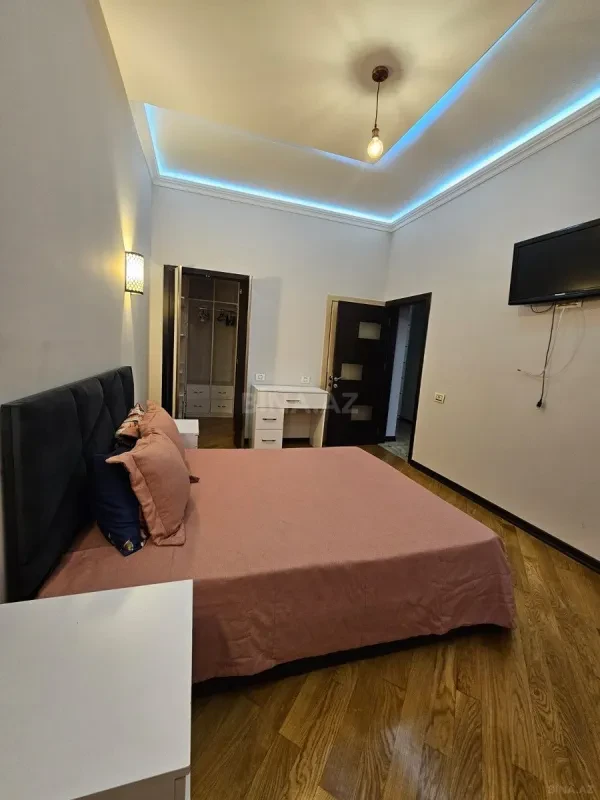 Satılır 3 otaqlı mənzil 178 m²