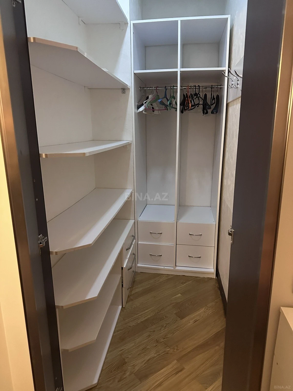 Satılır 3 otaqlı mənzil 178 m²