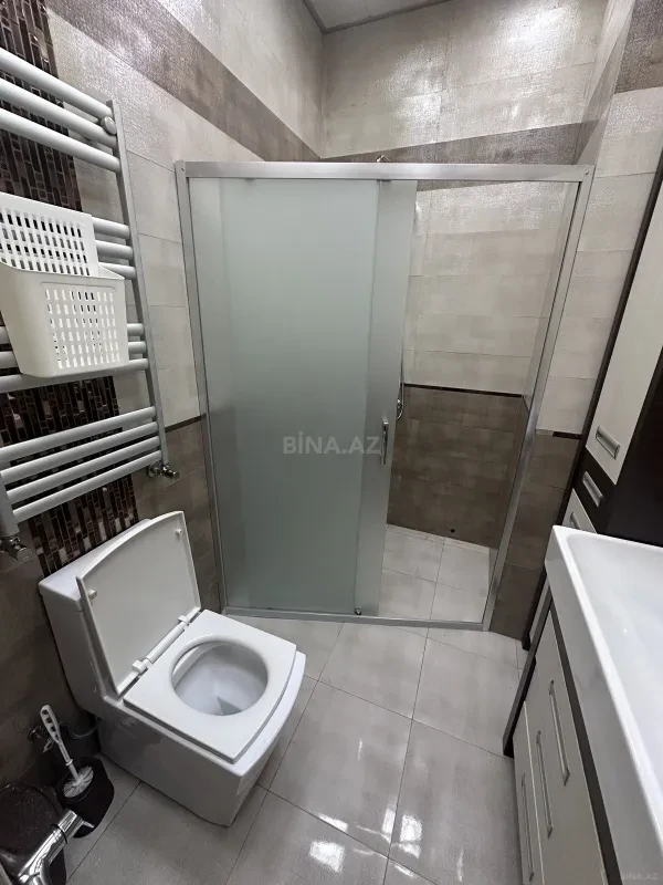 Satılır 3 otaqlı mənzil 178 m²