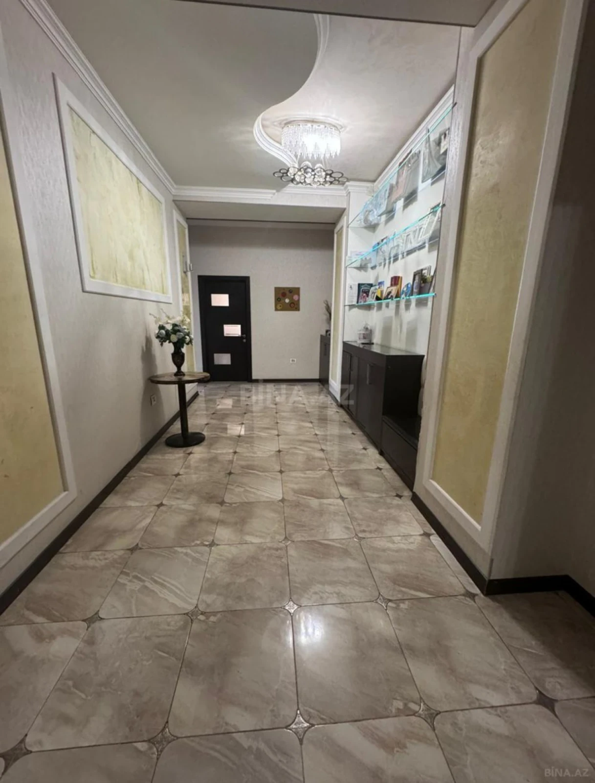 Satılır 3 otaqlı mənzil 178 m²