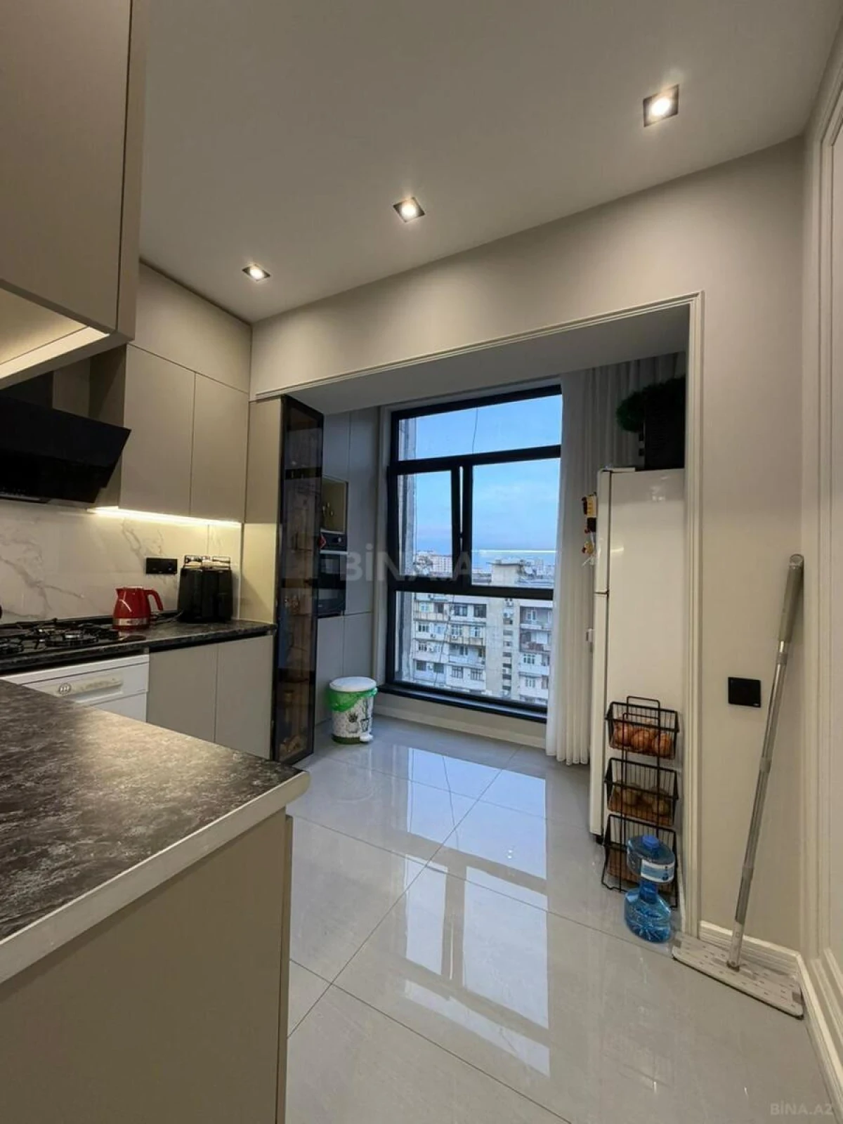 Satılır 5 otaqlı mənzil 120 m²