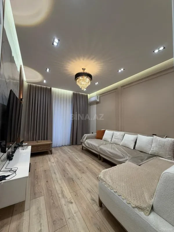 Satılır 5 otaqlı mənzil 120 m²