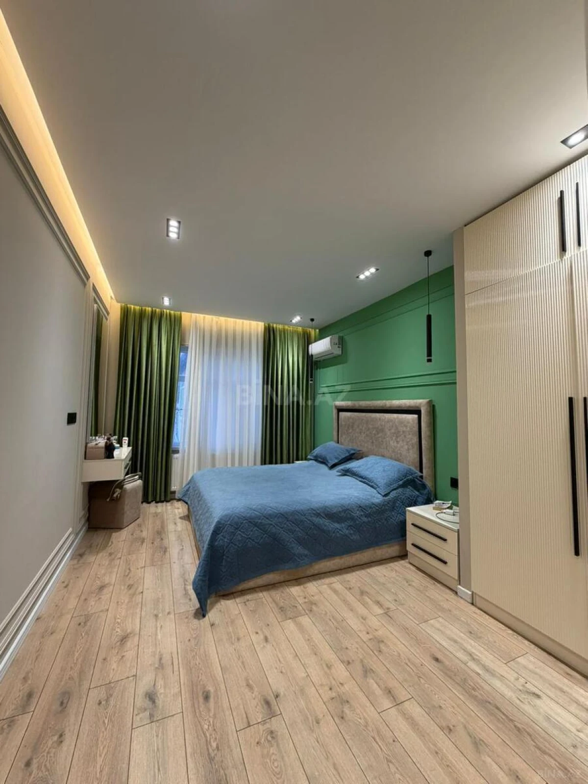 Satılır 5 otaqlı mənzil 120 m²