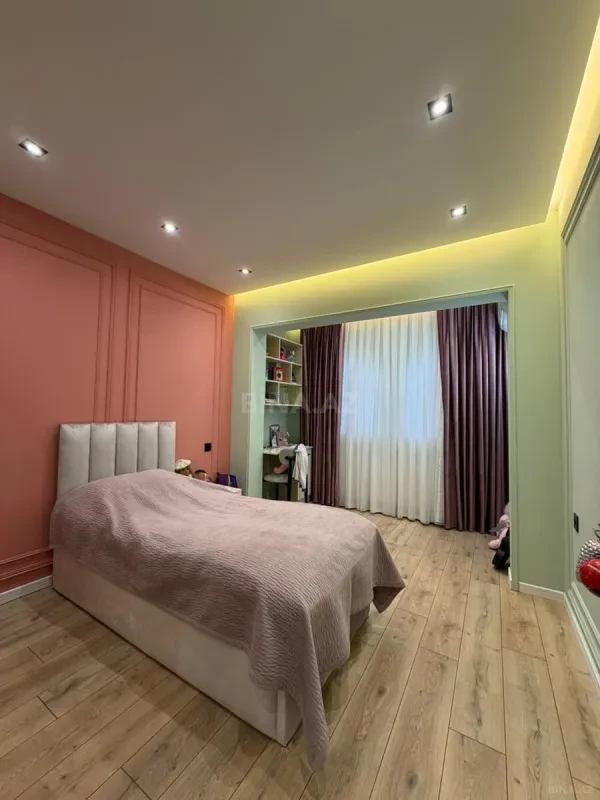 Satılır 5 otaqlı mənzil 120 m²