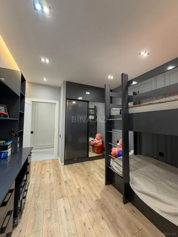 Satılır 5 otaqlı mənzil 120 m²