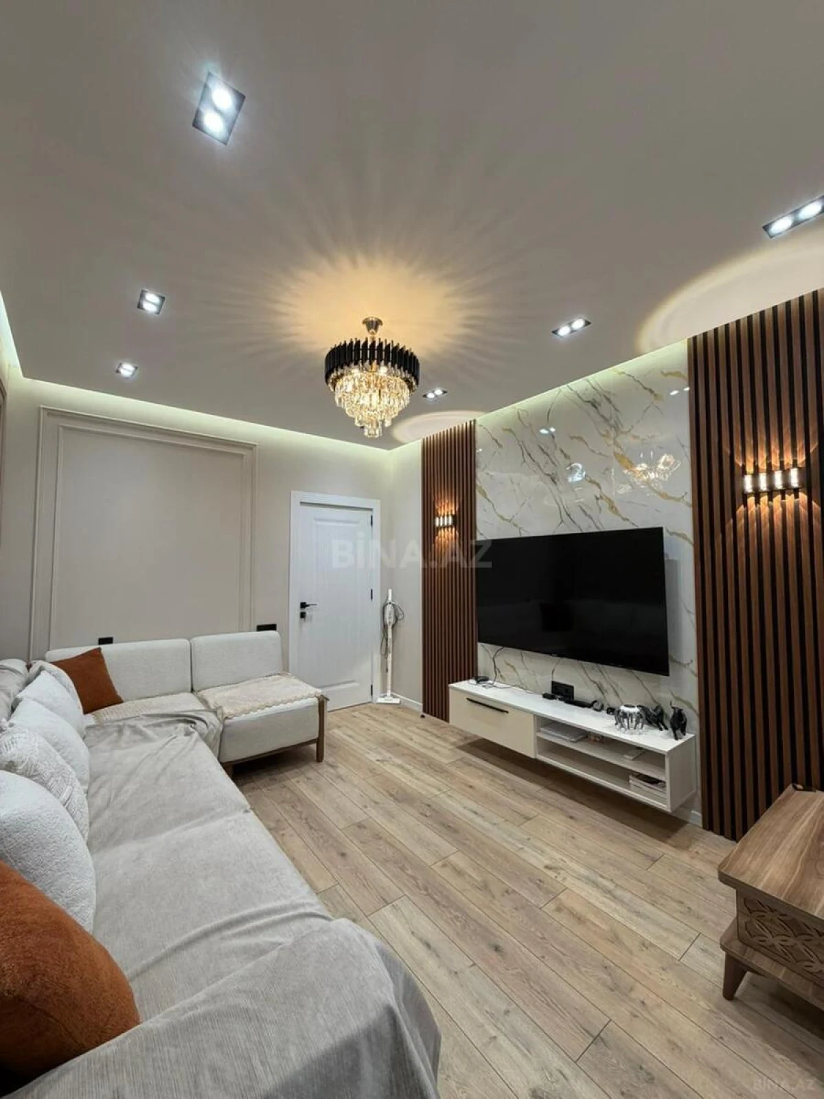 Satılır 5 otaqlı mənzil 120 m²