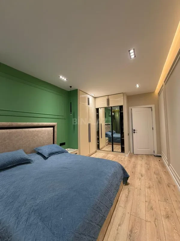 Satılır 5 otaqlı mənzil 120 m²
