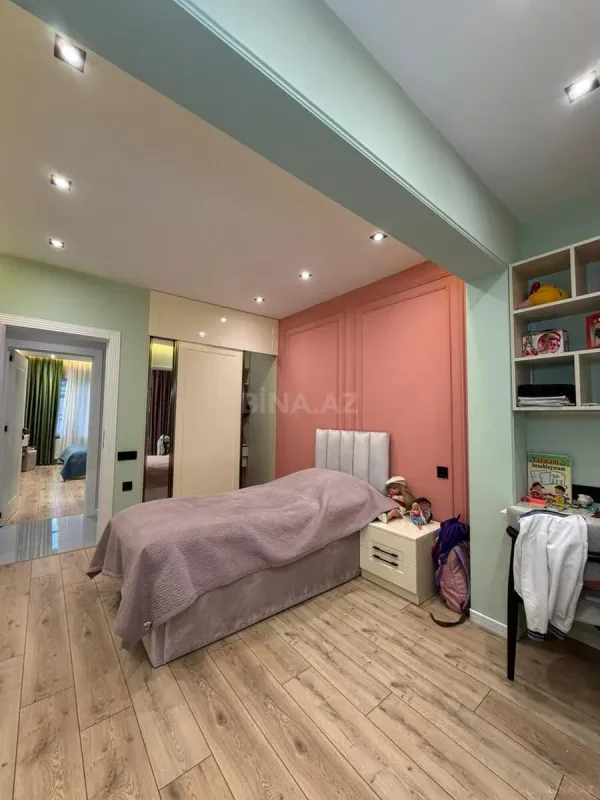 Satılır 5 otaqlı mənzil 120 m²