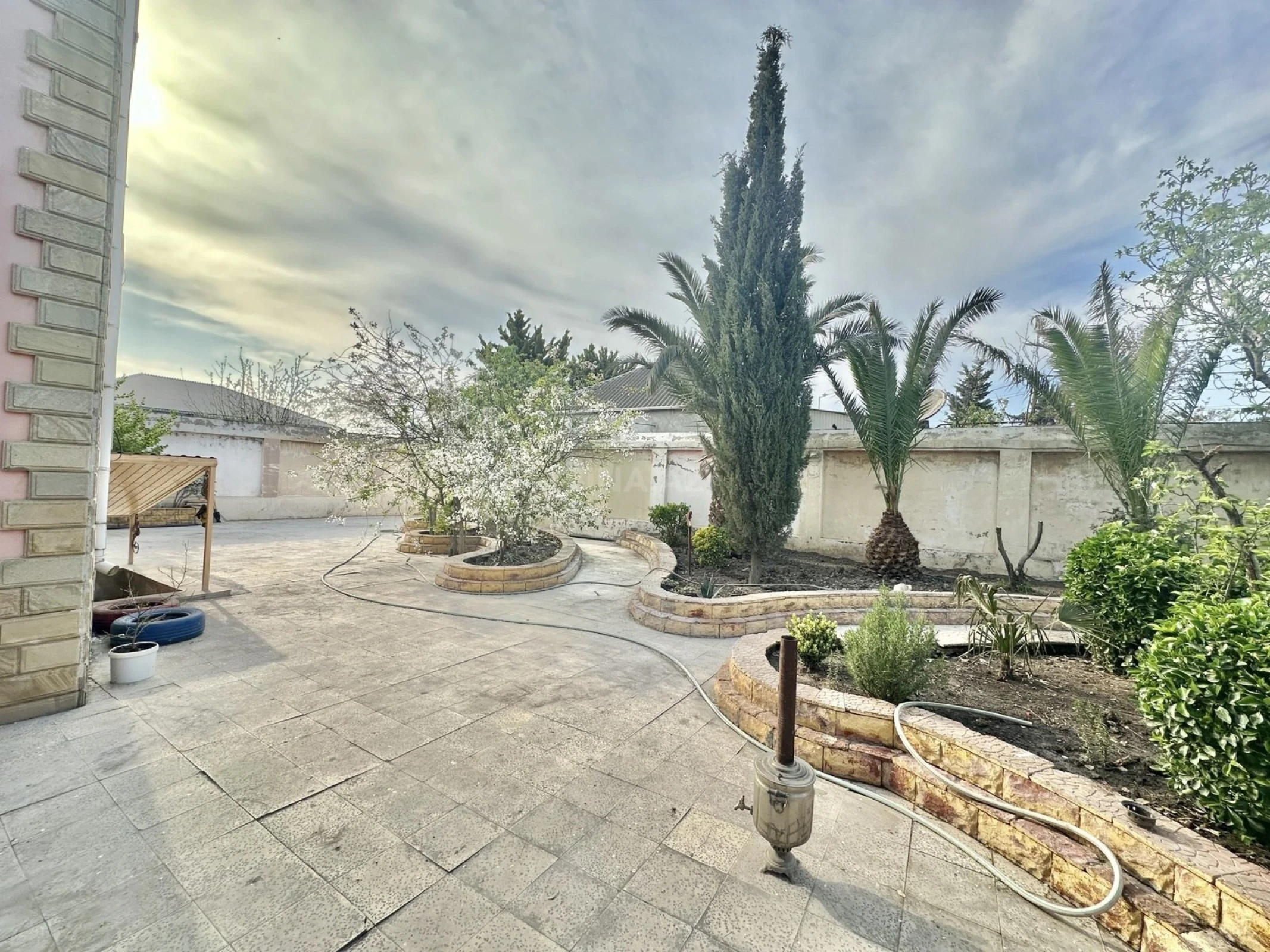 Kirayə verilir 5 otaqlı həyət evi 300 m²