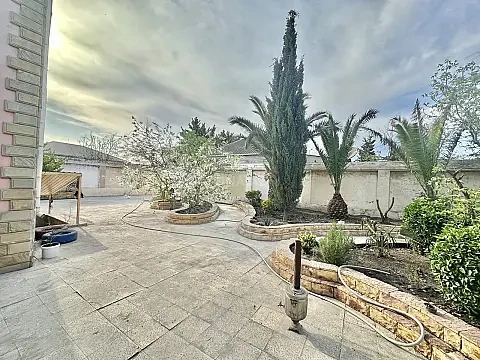 Kirayə verilir 5 otaqlı həyət evi 300 m²