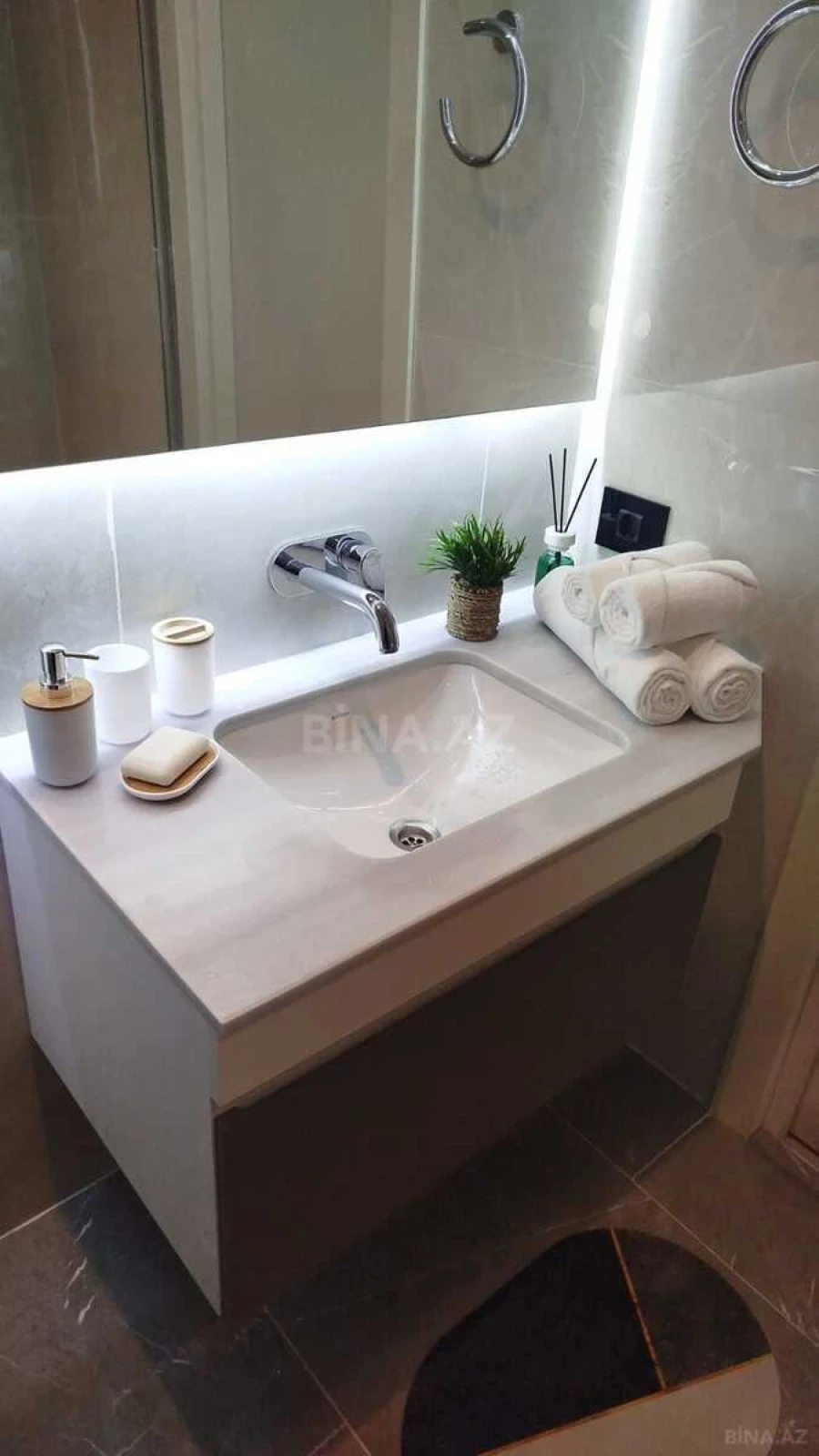 Kirayə verilir 3 otaqlı mənzil 140 m²