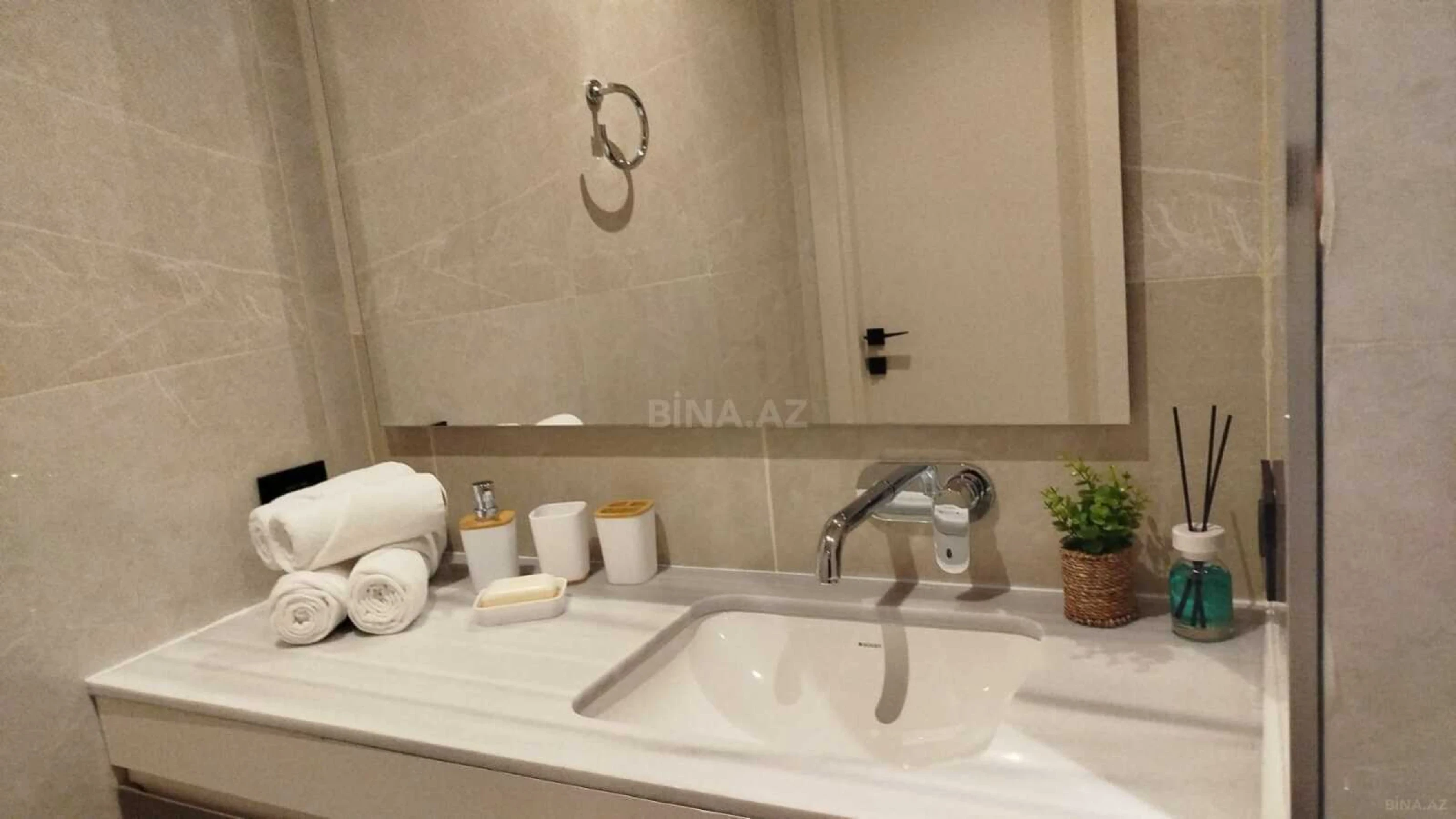 Kirayə verilir 3 otaqlı mənzil 140 m²