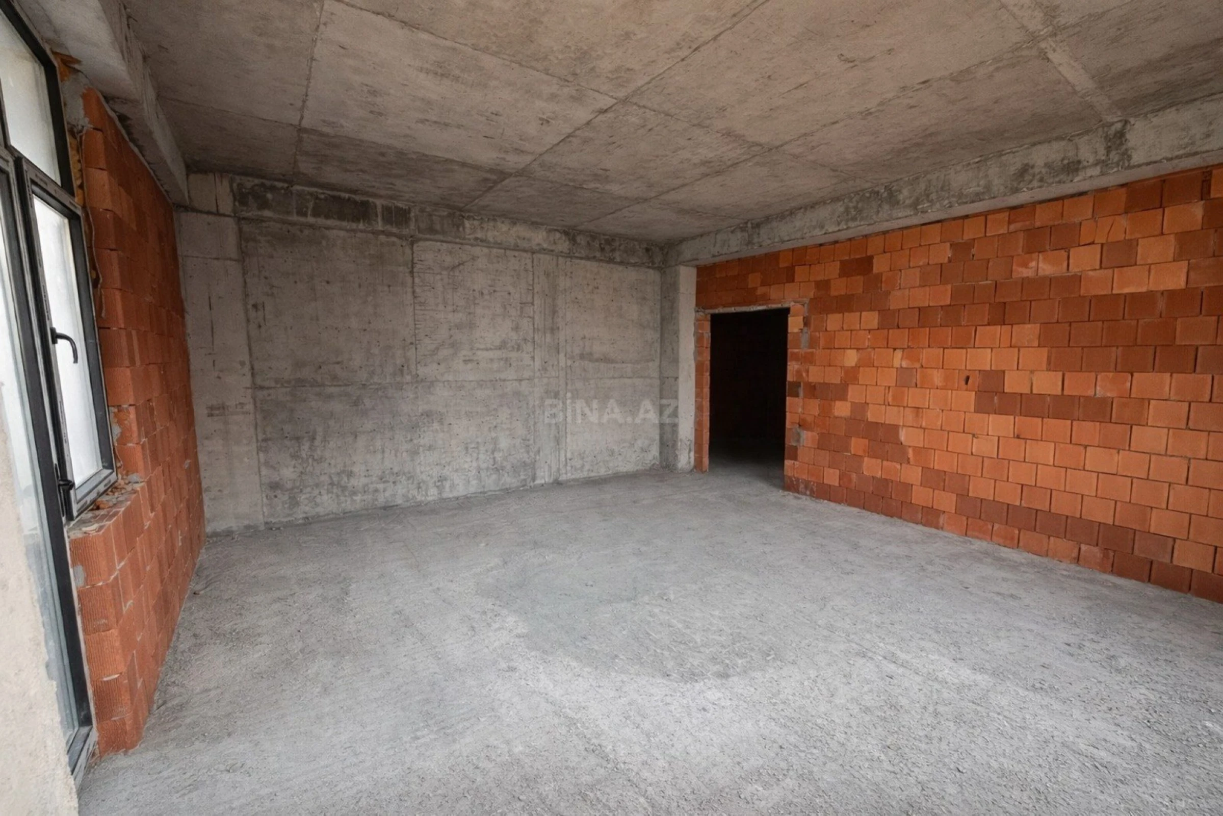 Satılır 4 otaqlı mənzil 220 m²