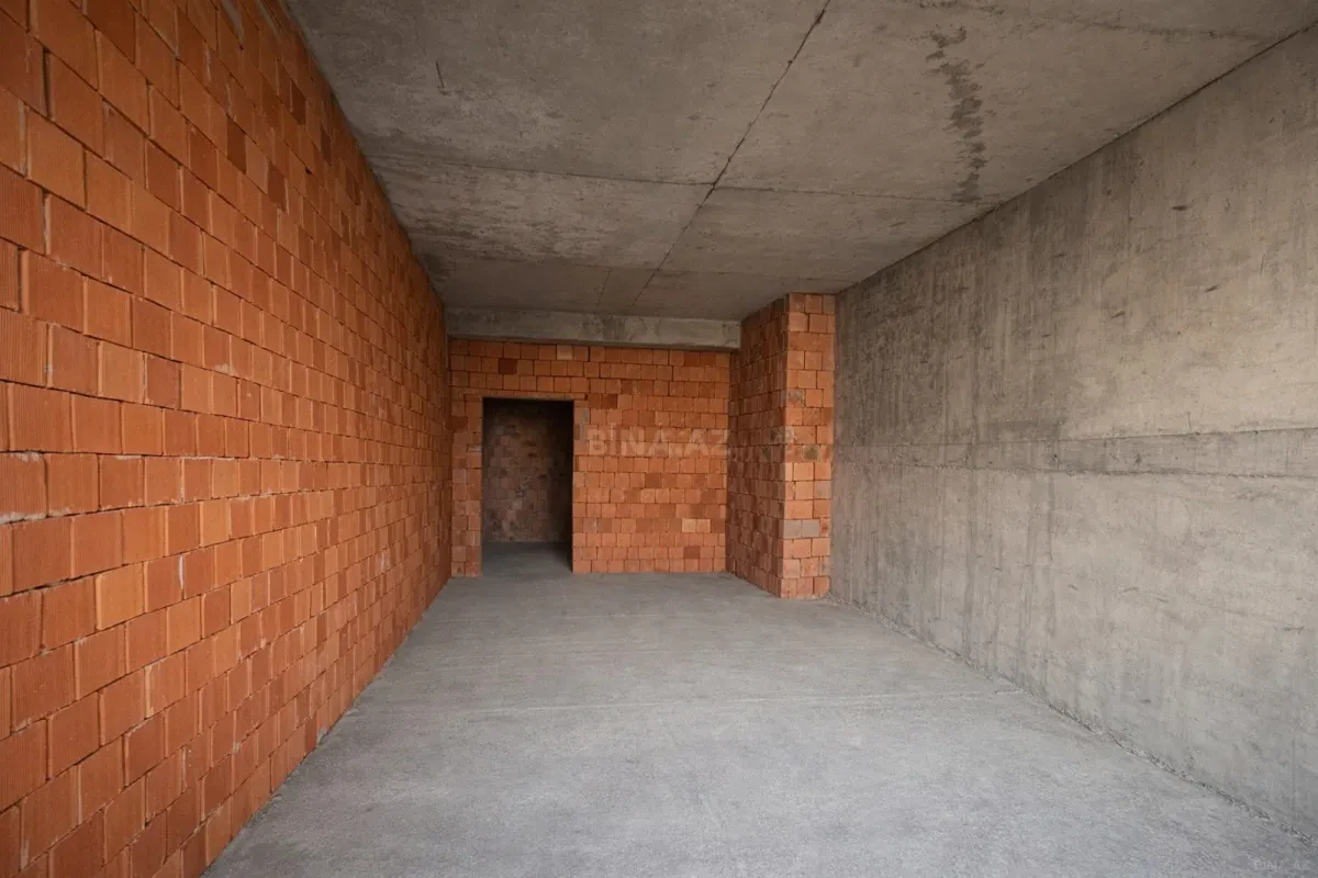 Satılır 4 otaqlı mənzil 220 m²