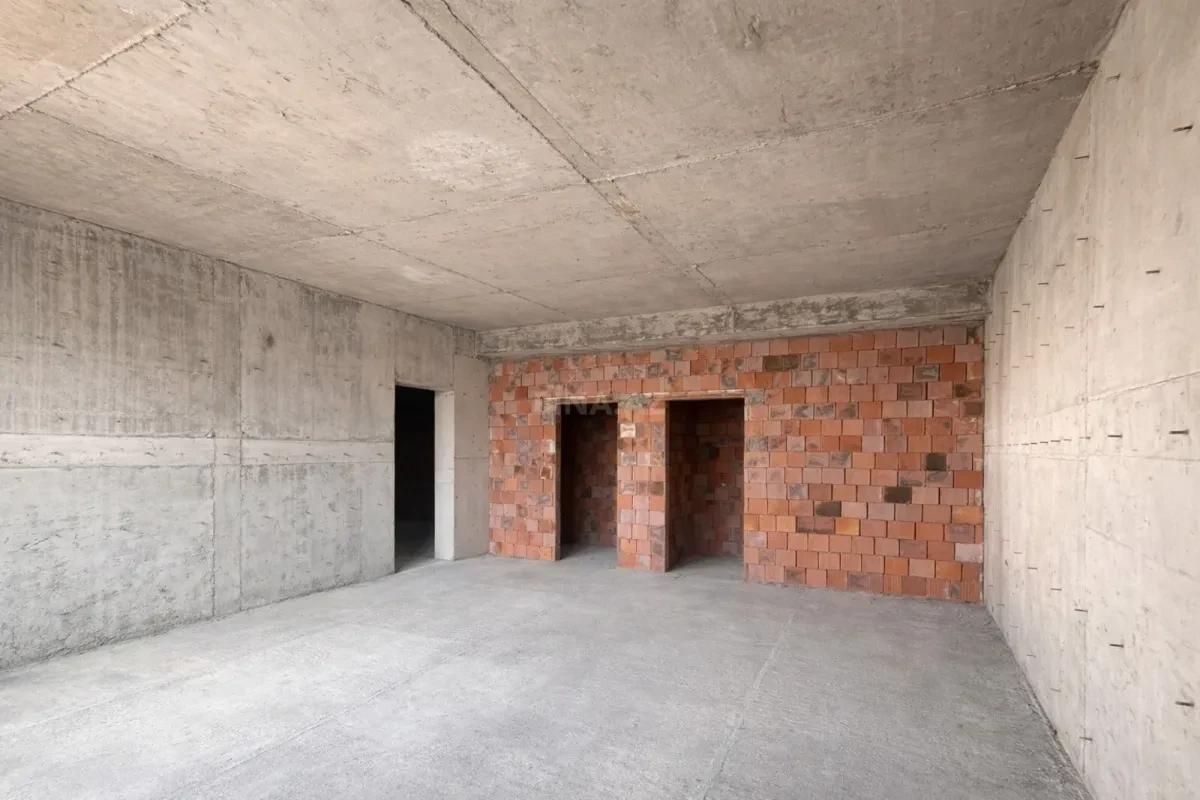 Satılır 4 otaqlı mənzil 220 m²