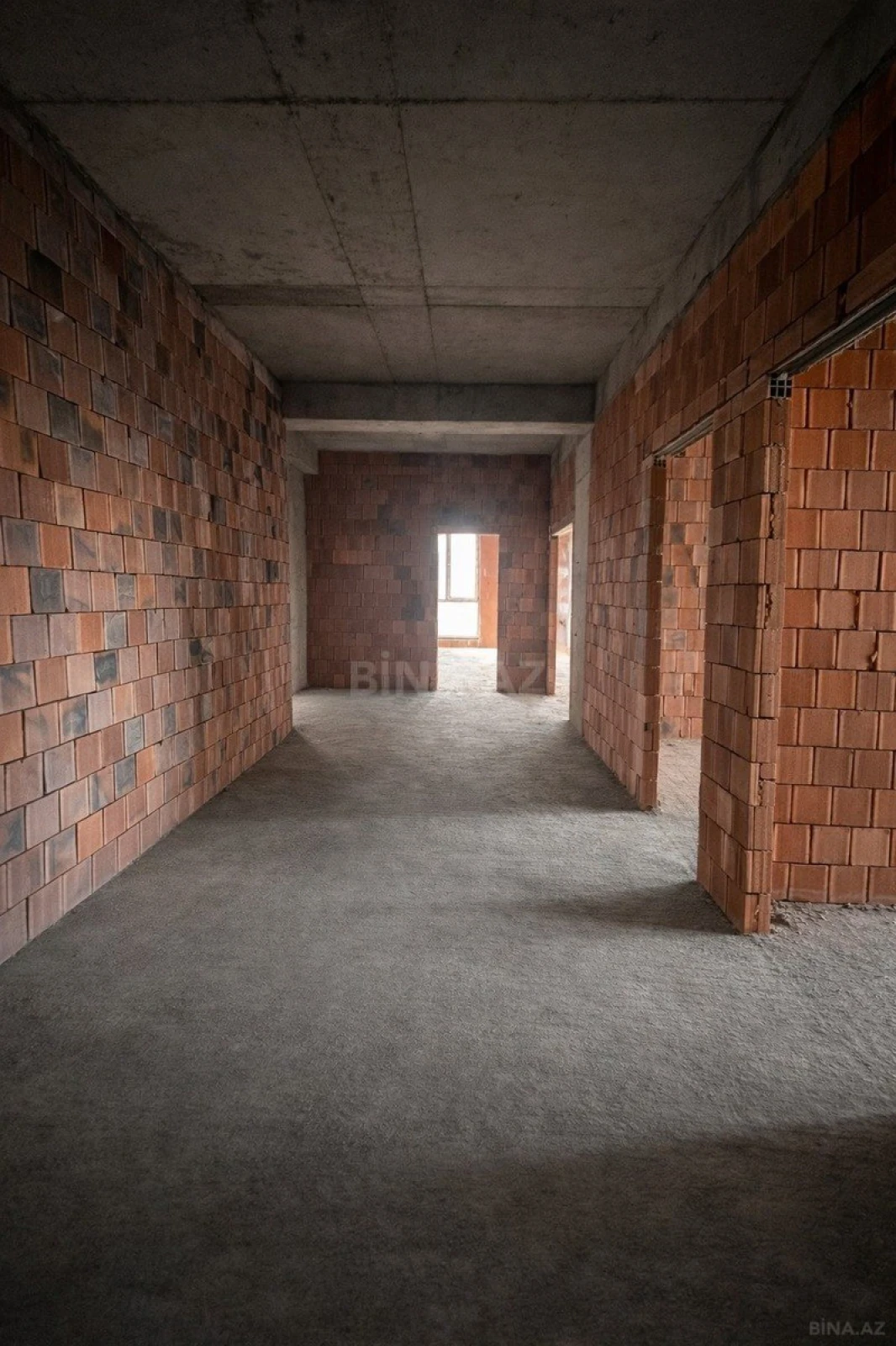Satılır 4 otaqlı mənzil 220 m²