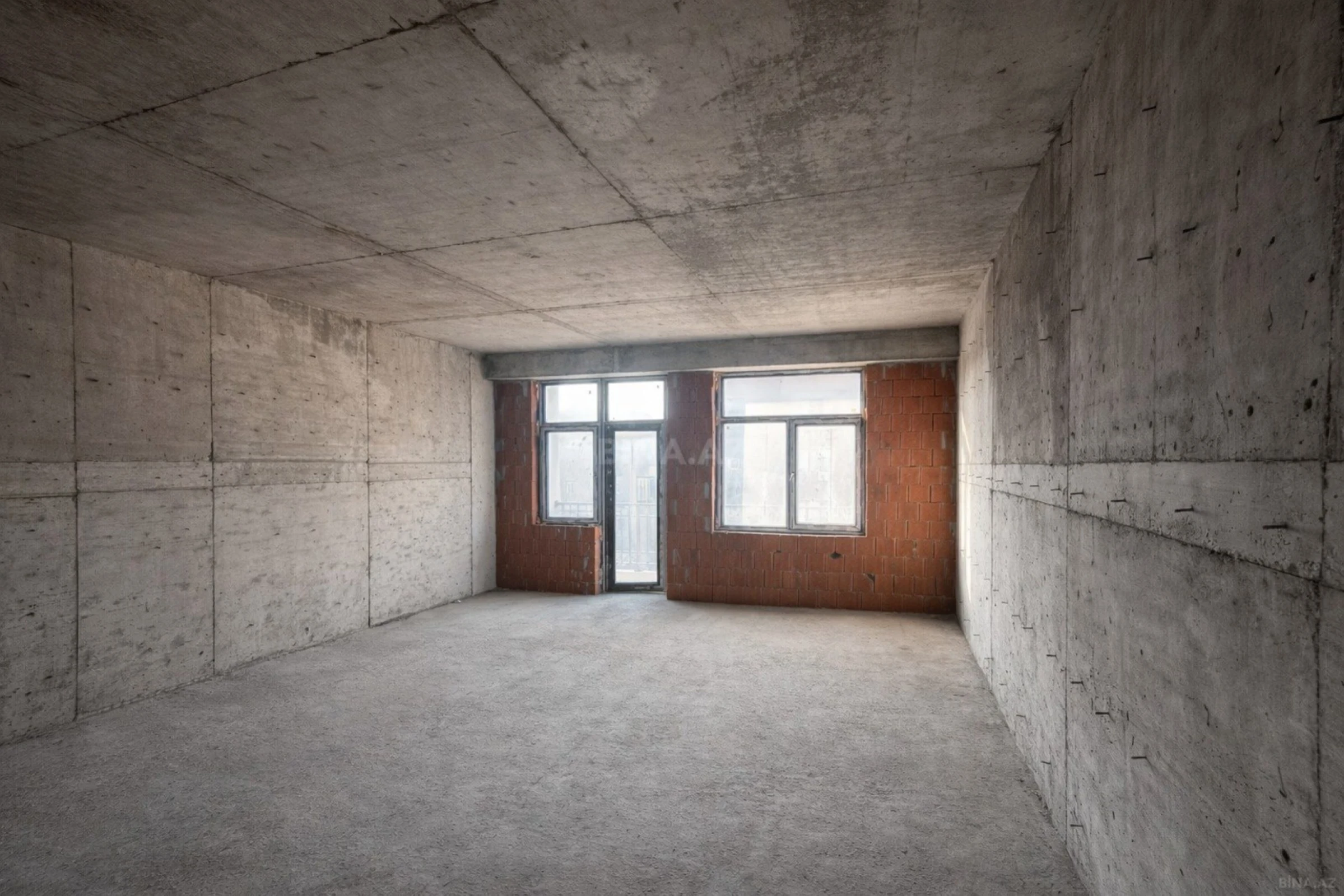 Satılır 4 otaqlı mənzil 220 m²